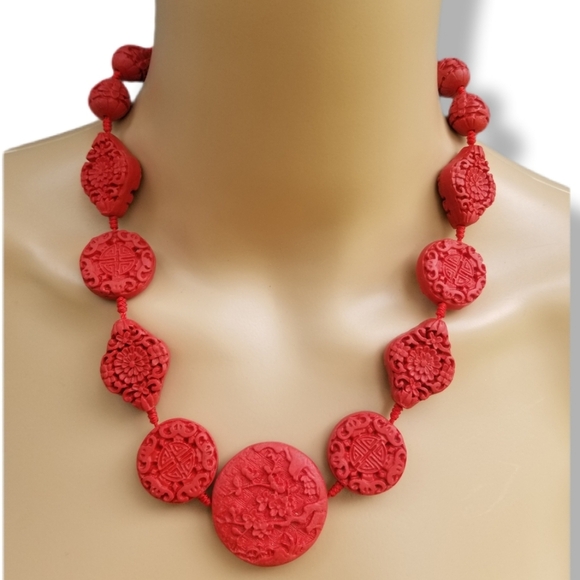 VINTAGE ORIENTAL DESIGNS CARVED RED CINNABAR BEADED NECKLACE - Picture 1 of 7